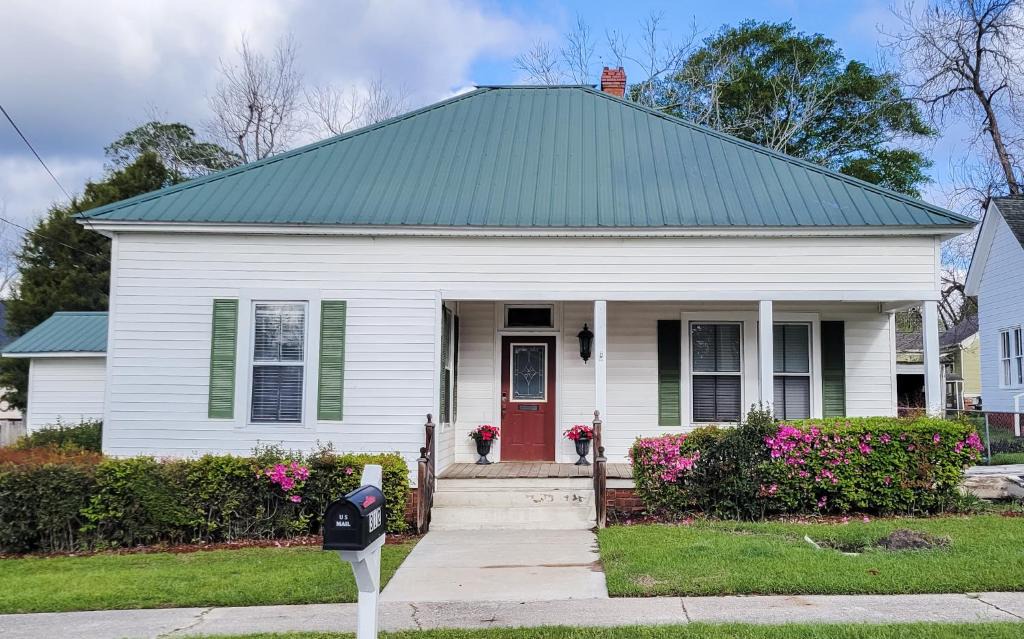 Eastman House | The Cottage on 5th