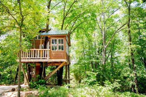 Hermann Bed & Breakfast | The Cottage Treehouses
