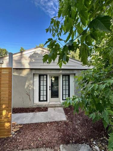 East Central Apartment | The Cottage