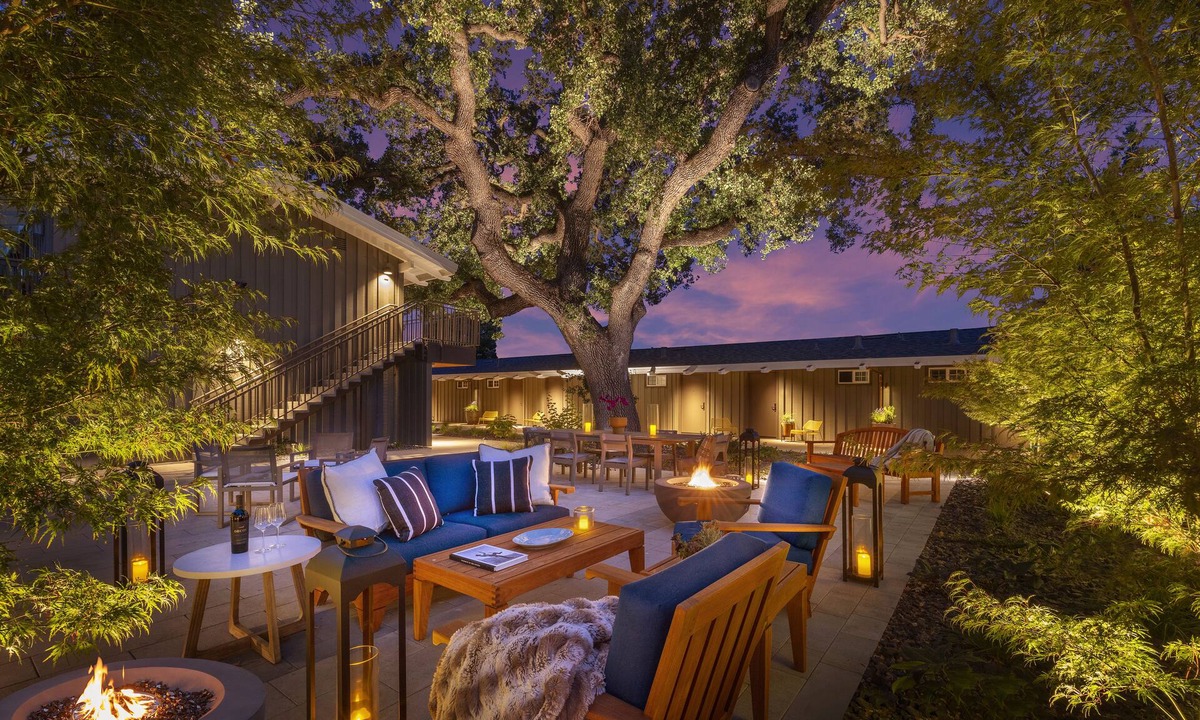 Menlo Park Hotel | The Cottages Hotel