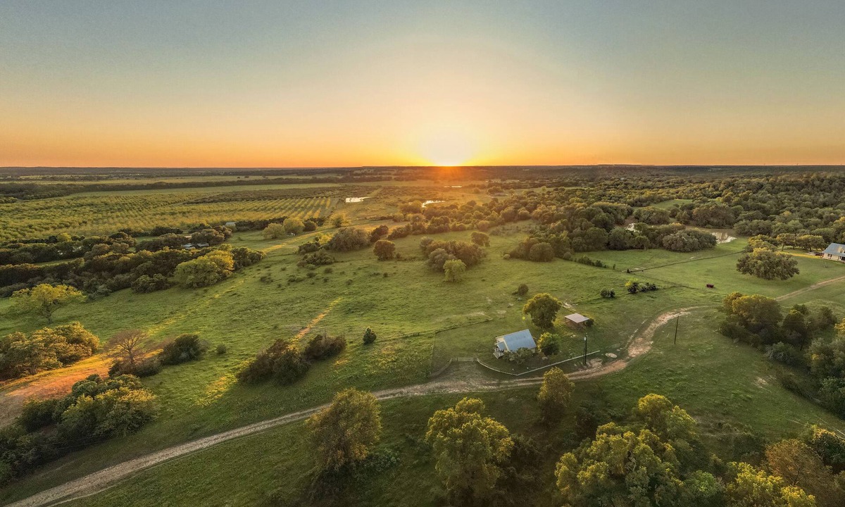 Smithville House | The Country Cottage w/Beautiful Views-5 mi. from historic downtown