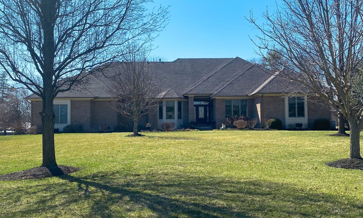Bellbrook House | The Country View Estate in Beavercreek OH. Close to many beautiful hiking trails