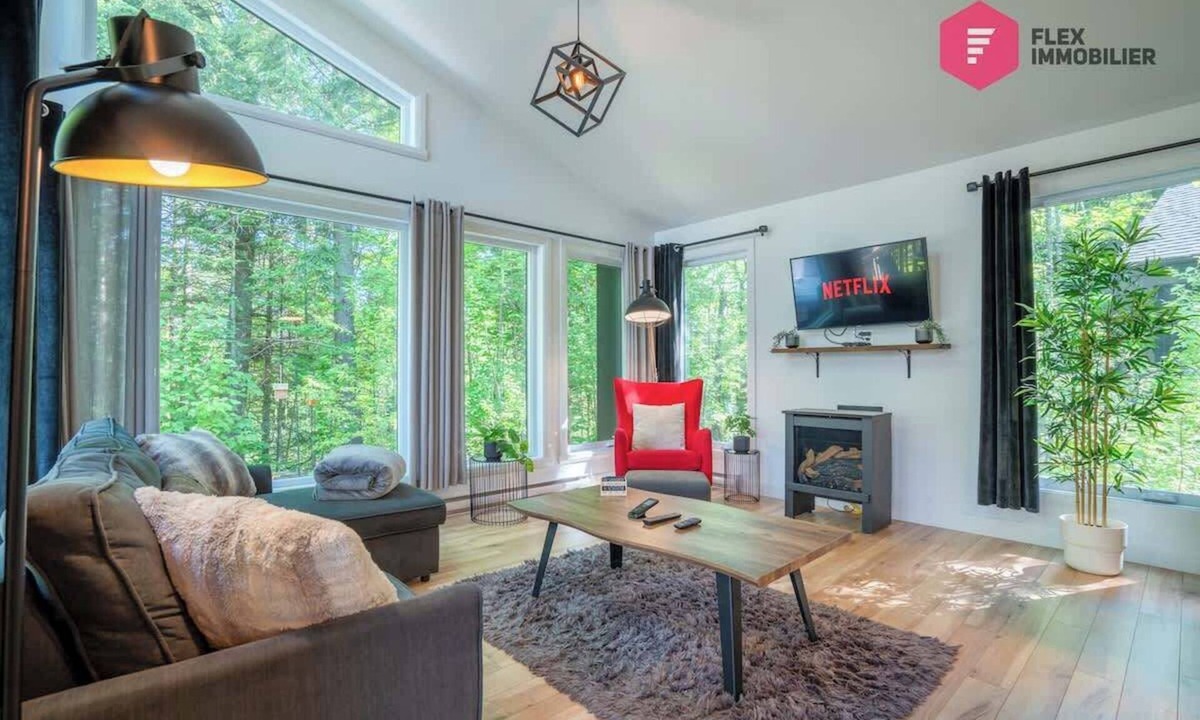 Pont-Rouge House | The Coureur de bois of Portneuf - Private hot tub