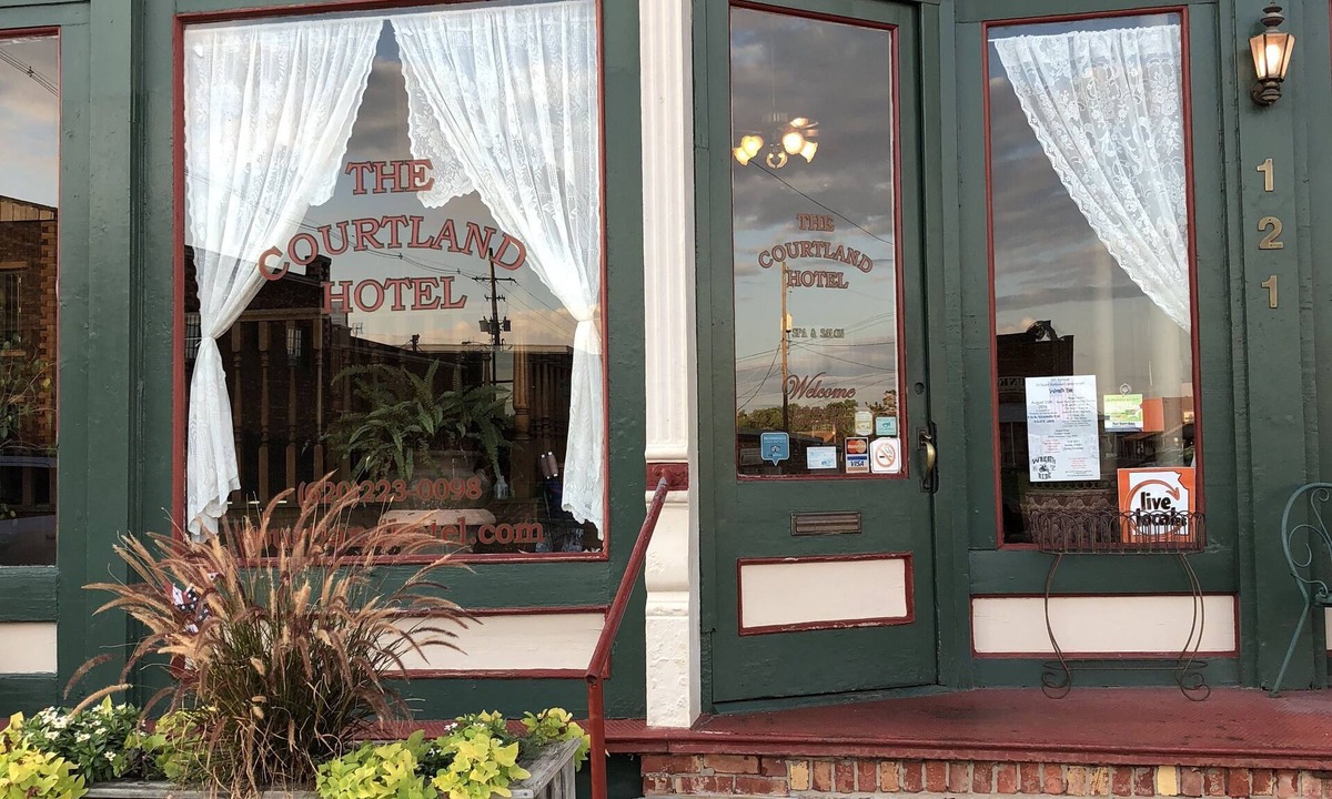 Fort Scott Hotel | The Courtland Hotel and Day Spa