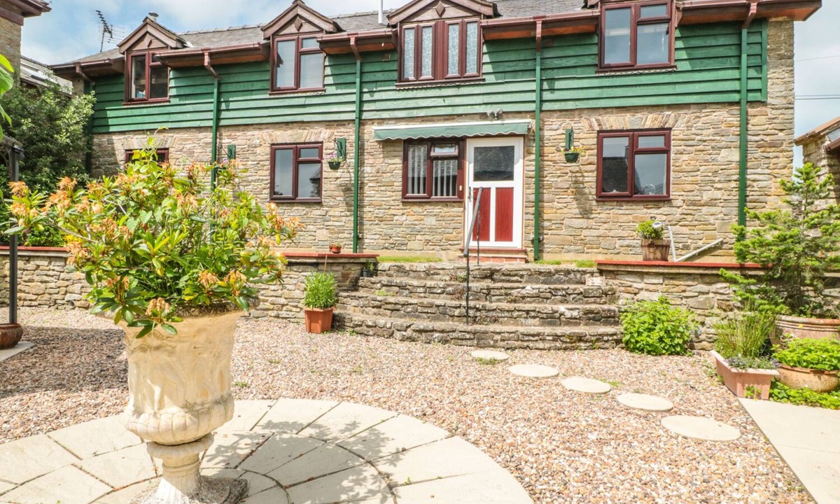 Kington Cottage | The Courtyard