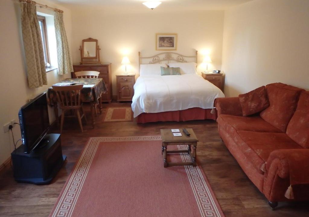 Lowestoft House | The Courtyard, Laurel Farm