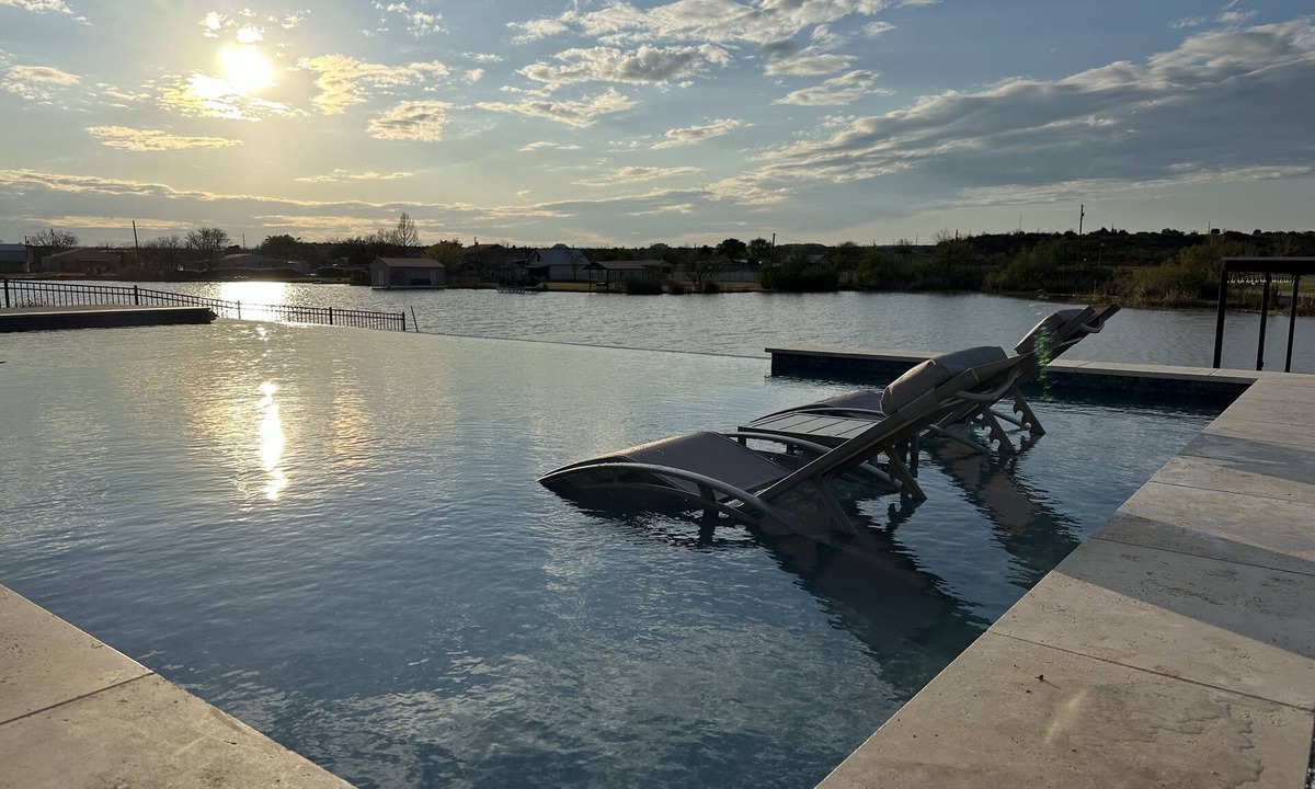 San Angelo House | The Cove at Lake NasworthynnLuxury