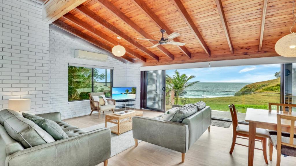 Scotts Head House | The Cove