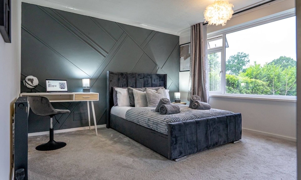Solihull Apartment | The Cove - Free Parking