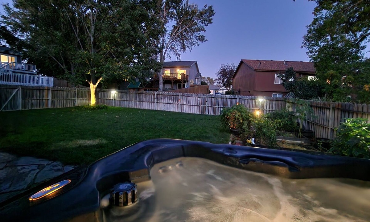 Millard House | The Cove in New Millard 3BR 2BA (Hottub, Multi-lvl Deck , Modern Split lvl)
