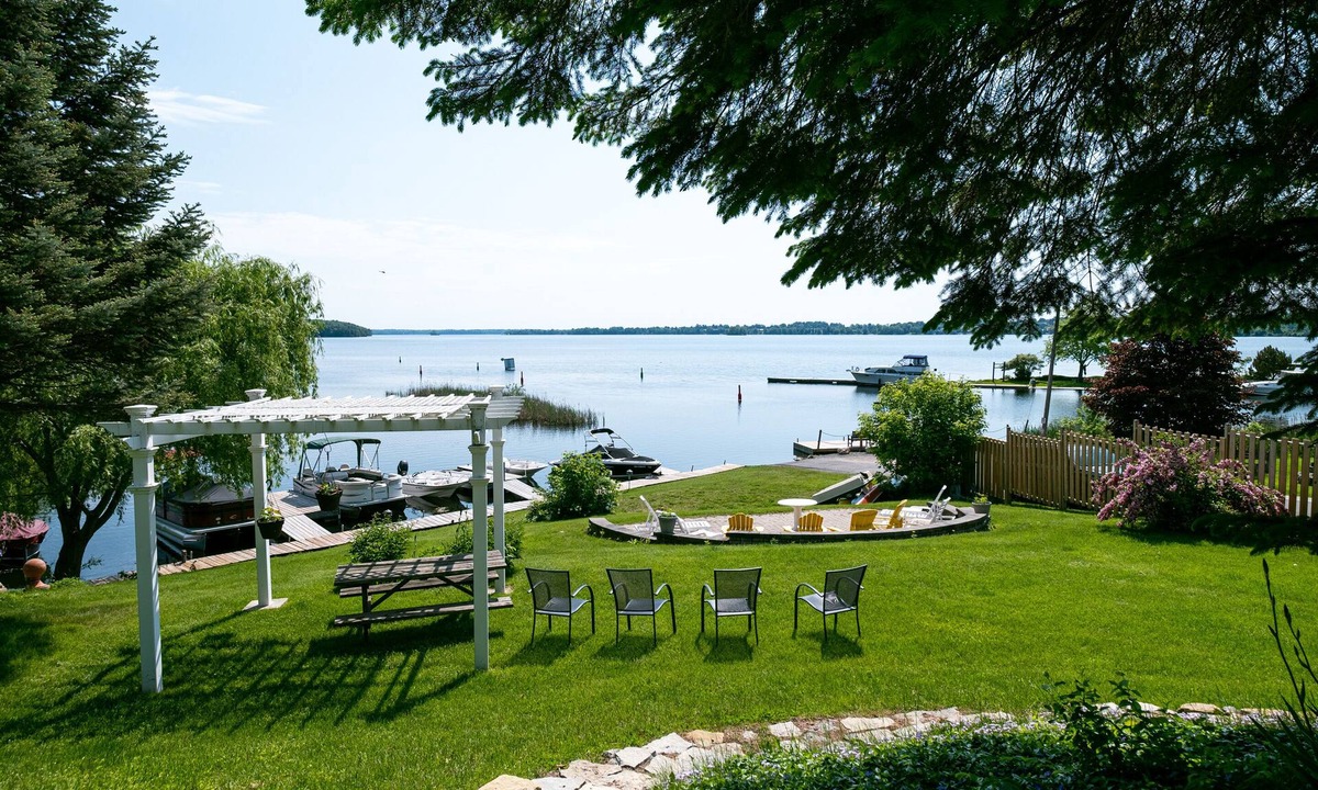 Westport Hotel | The Cove Inn