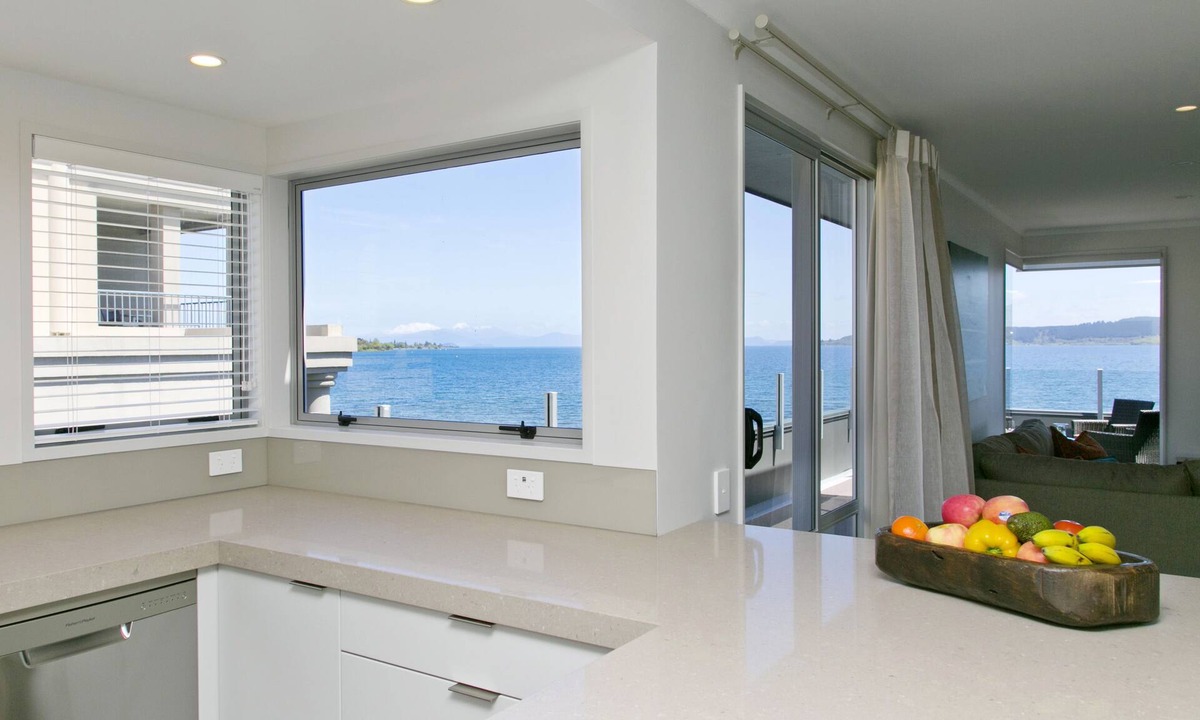 Waipahihi Hotel | The Cove Taupo