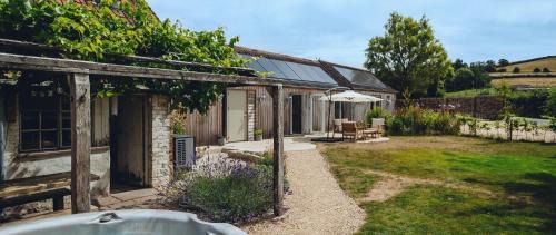 Dursley House | The Cow Byre