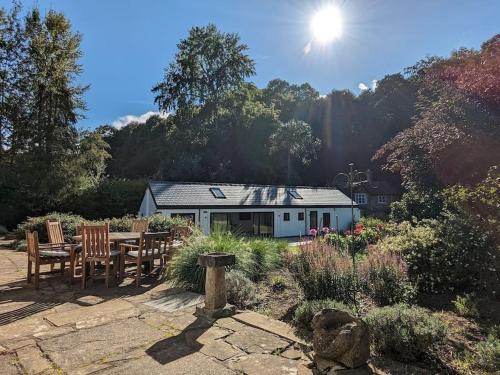 Busbridge Apartment | The Cowshed