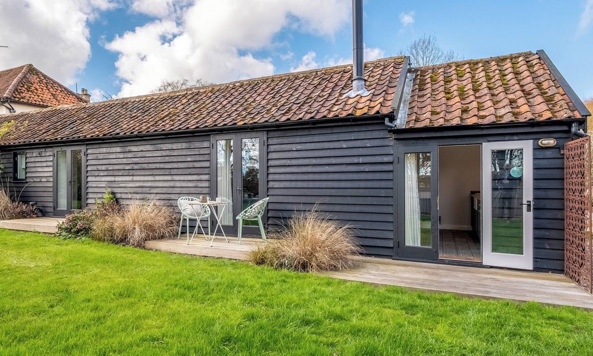 Cratfield Cottage | The Cowshed - UK50803