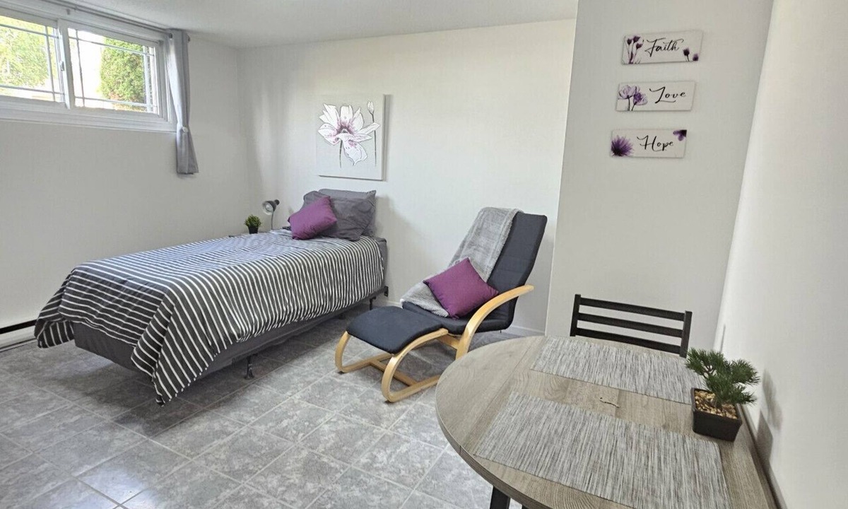 Communaute-Urbaine-de-l'Outaouais Apartment | The Cozy Bachelor Gatineau/Ottawa
