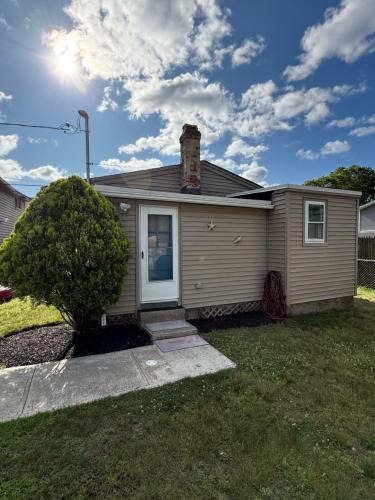 Warwick House | The Cozy Back Bungalow