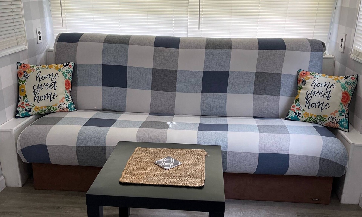 West Babylon House | The Cozy Camper