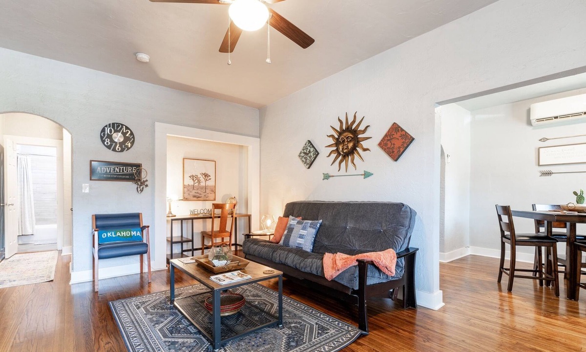 Chickasha House | The Cozy Chickasha | Fiber | Extra Parking | W/D