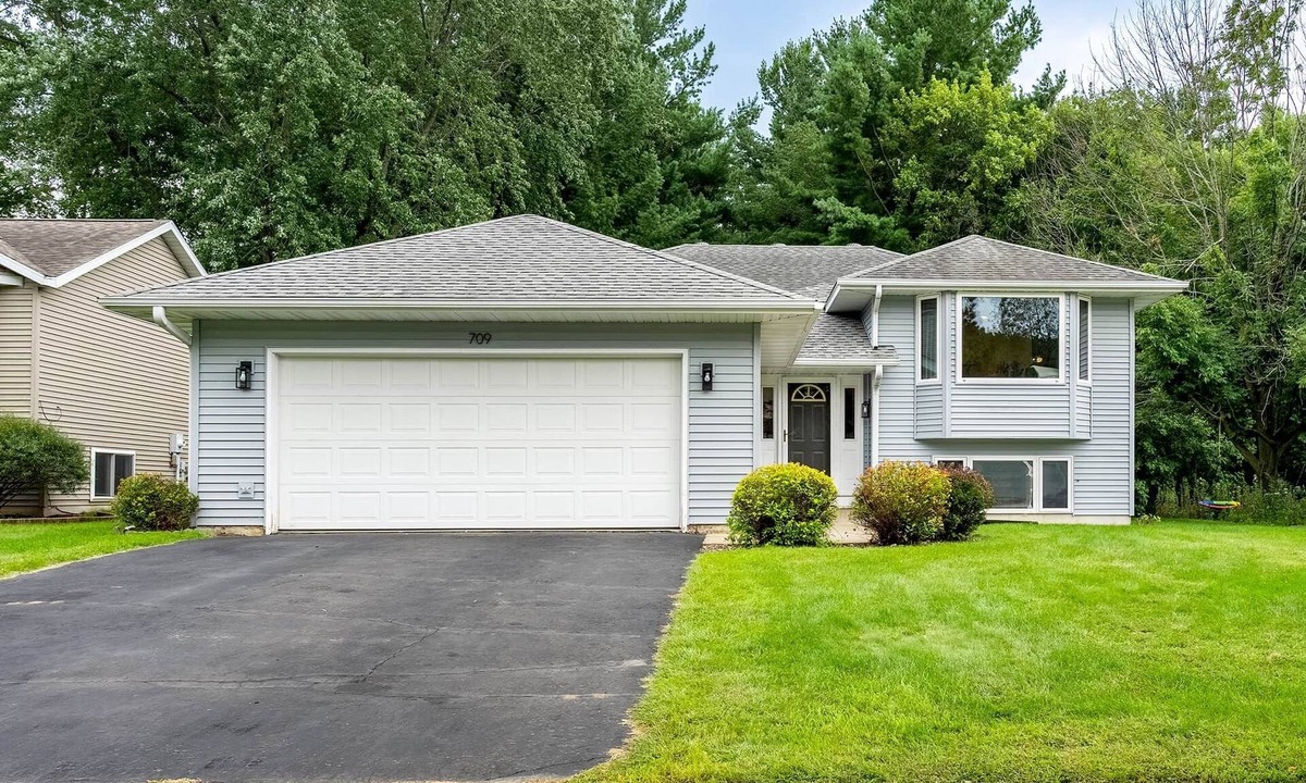 Eau Claire House | The Cozy Collective
