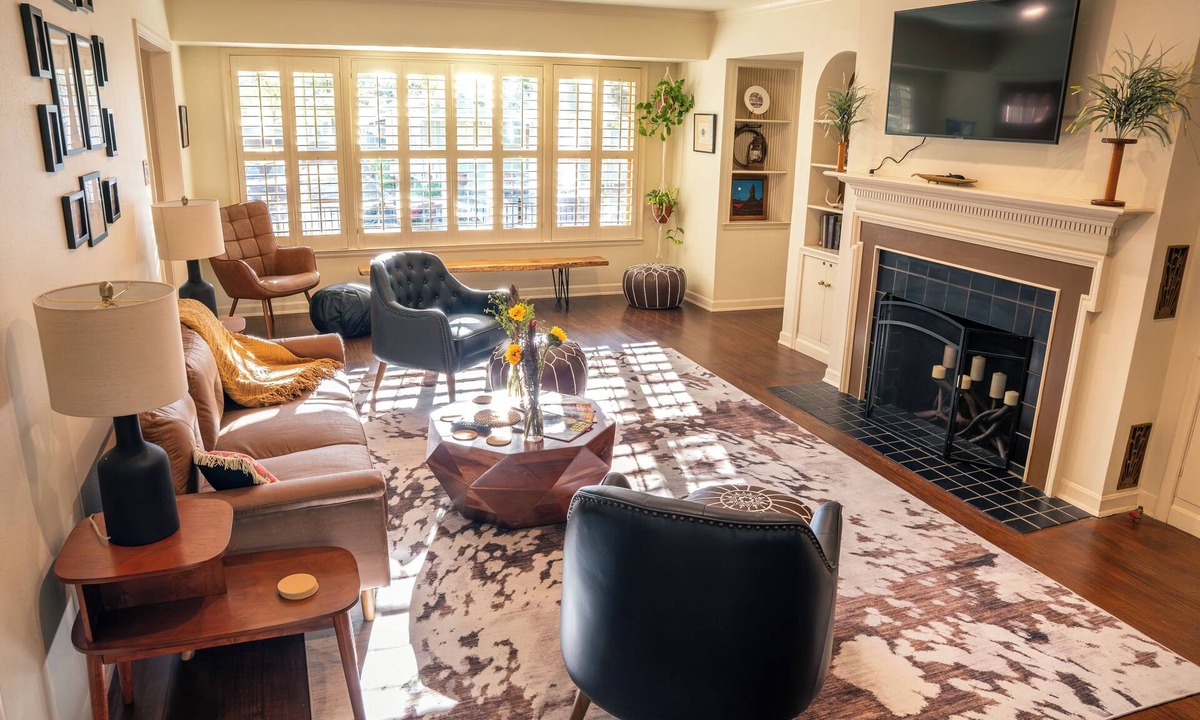 Heritage House | The Cozy Corner, Historic 1929 4-bedroom house in charming San Marcos. Book now
