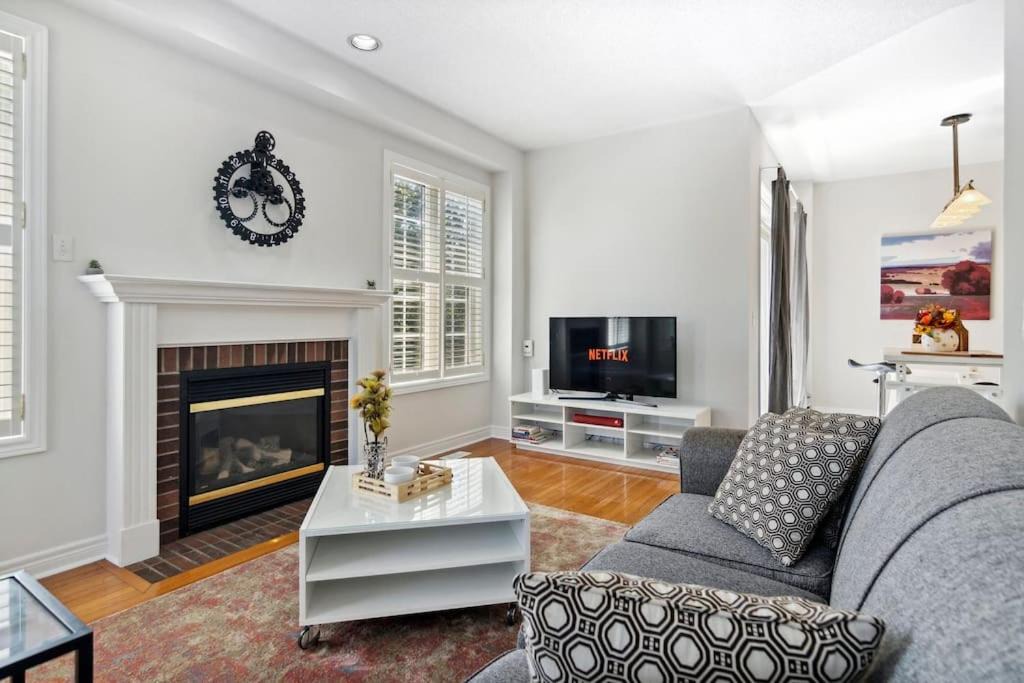 Richmond Hill House | The cozy corner House in the Richmond Hill
