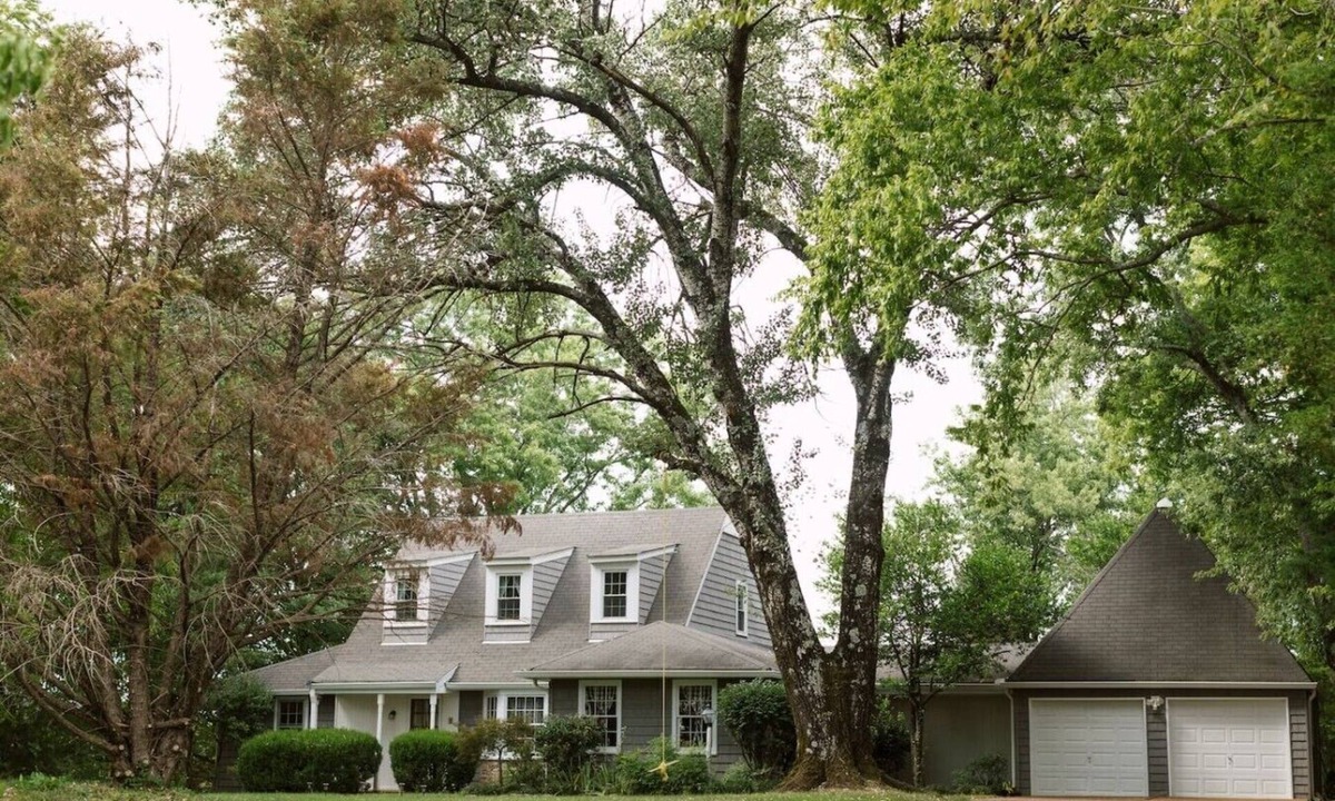 Murfreesboro House | ~ The Cozy Farmhouse ~ | Sleeps 10+ | Farm Views