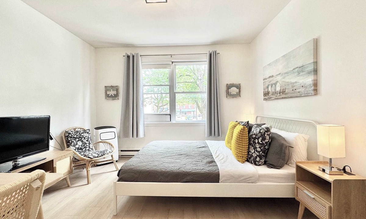 Maizerets Apartment | The Cozy Loft | 2 Guests | AC | 5 min Downtown