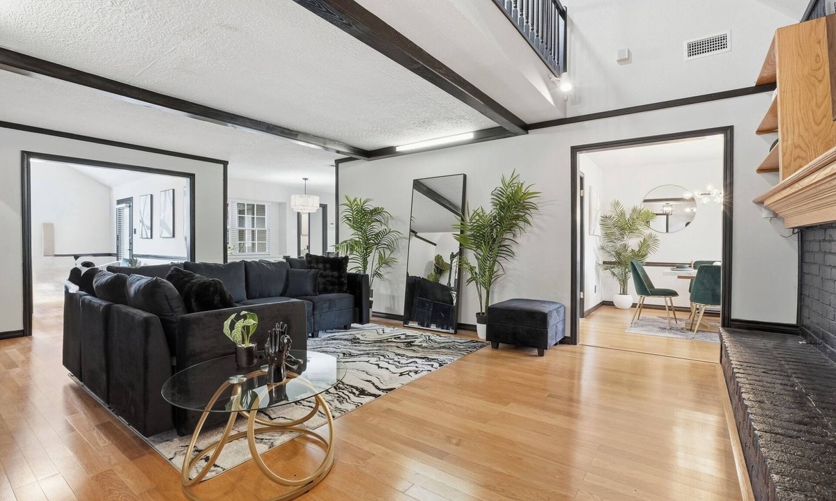 Jersey Village House | The Cozy Modern Escape