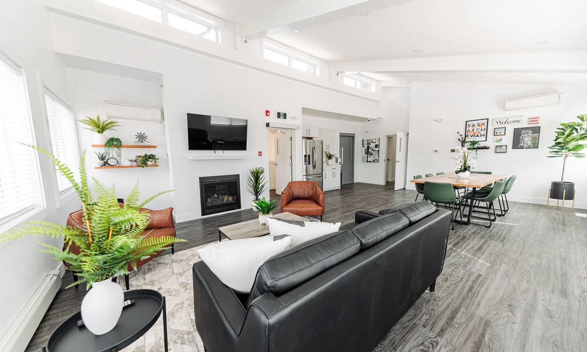 Regina House | The Cozy Nook Inn