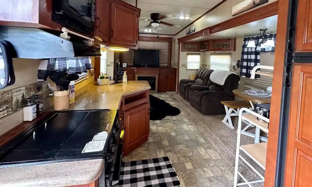 Huntsville House | The Cozy RV Getaway