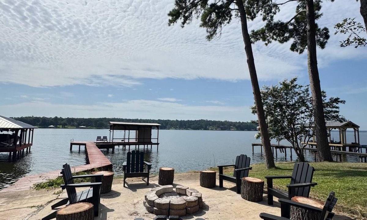 Flint House | The Cozy Sabbath Lakefront