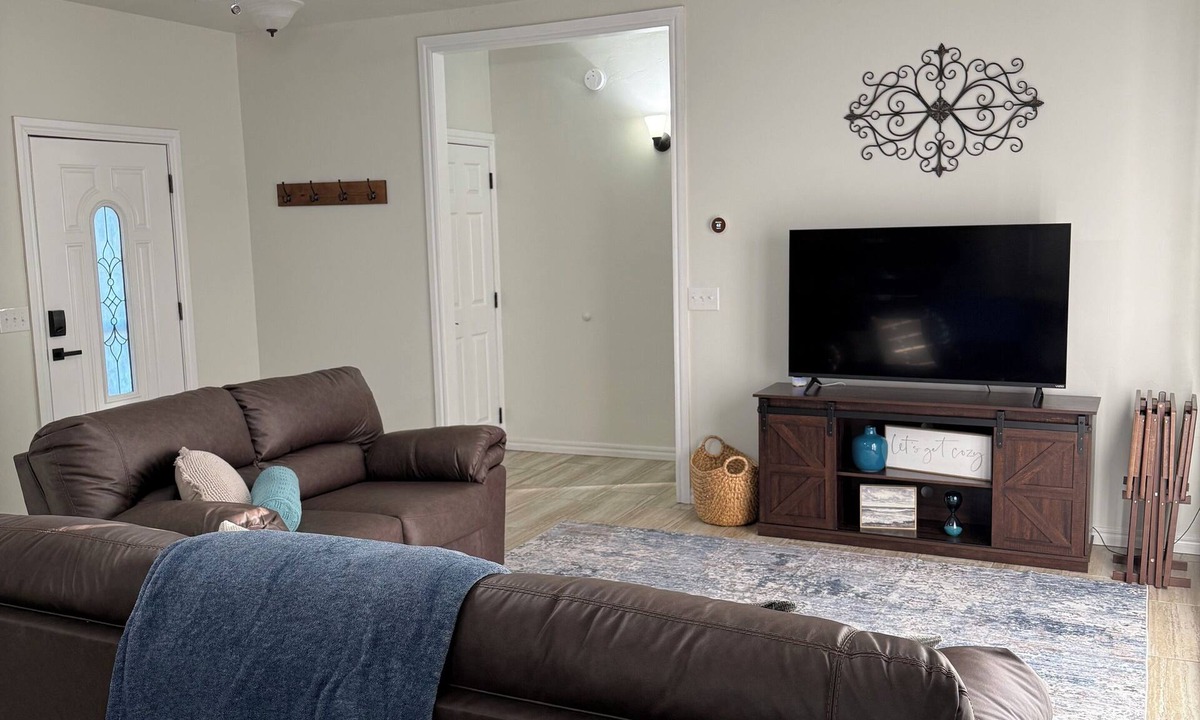 Enid House | The Cozy Townhome
