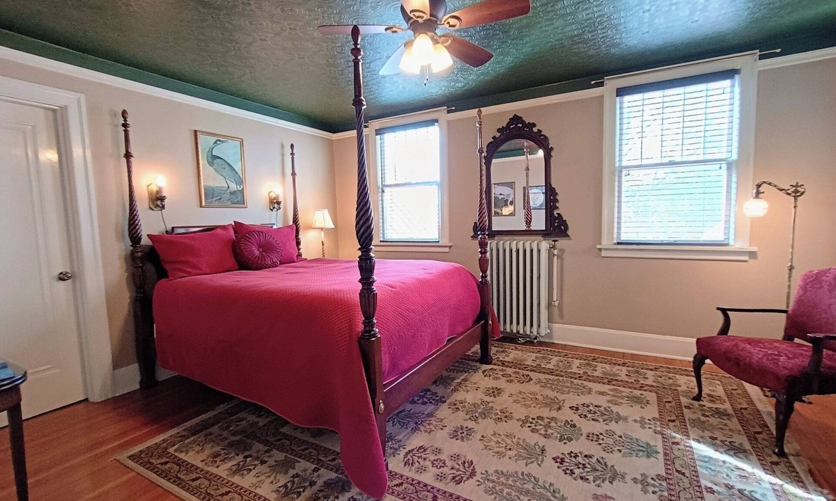 Altamont Bed & Breakfast | The Crane - Celebrating Wildlife Conservation