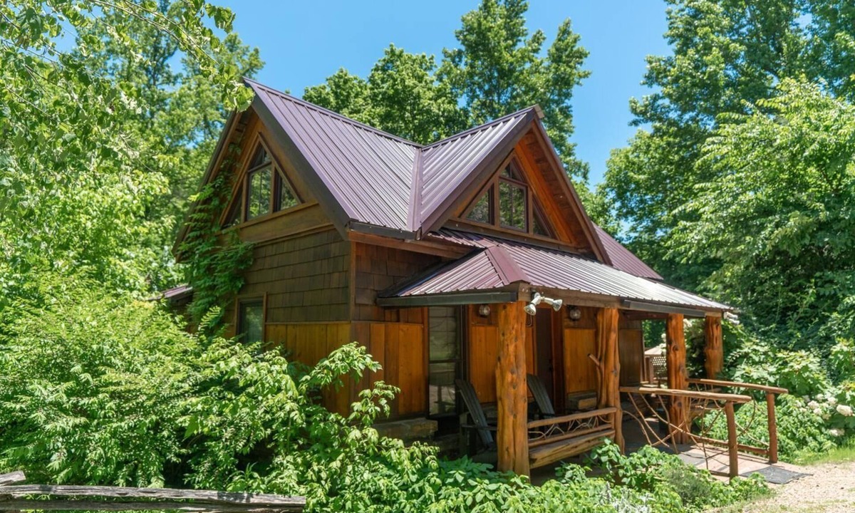 Ponca Condo | The Creekside Cabin