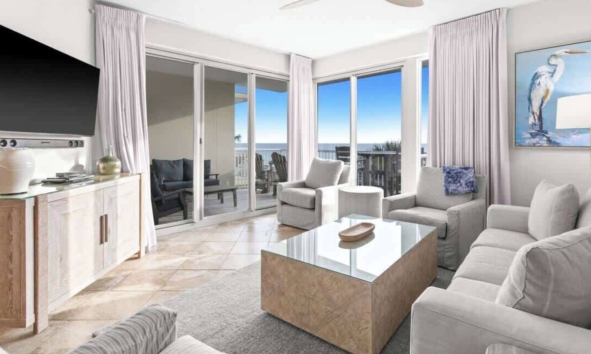 Miramar Condo | The Crescent 206