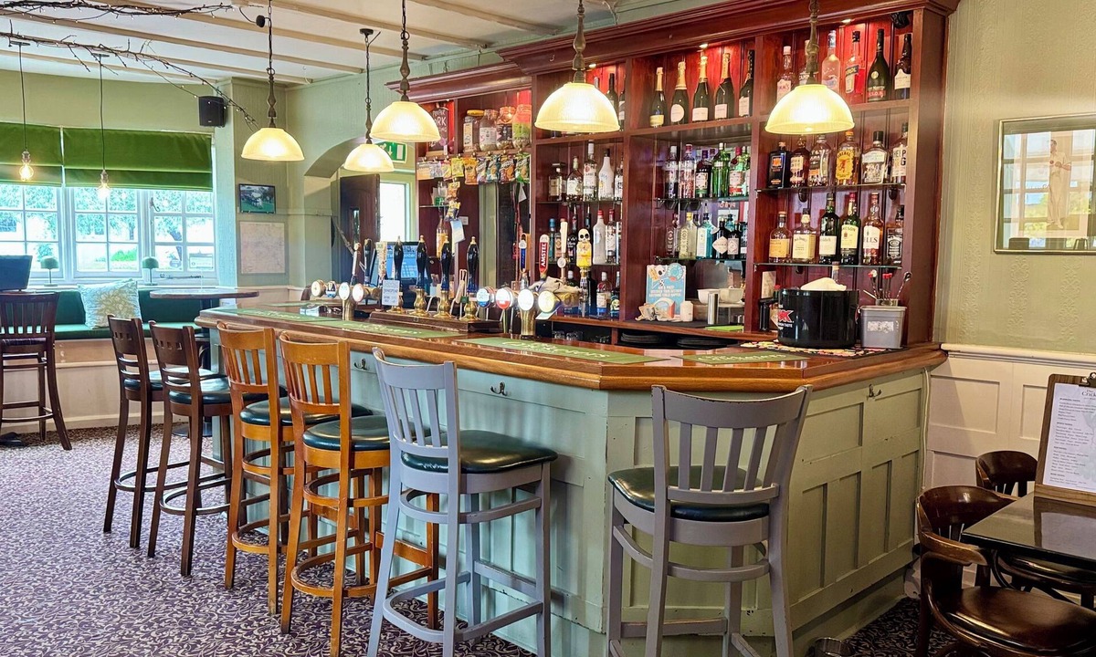 Winchester Hotel | The Cricketers Inn