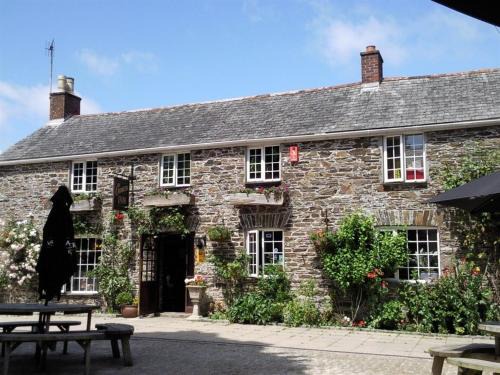 Saltash Hotel | The Crooked Inn
