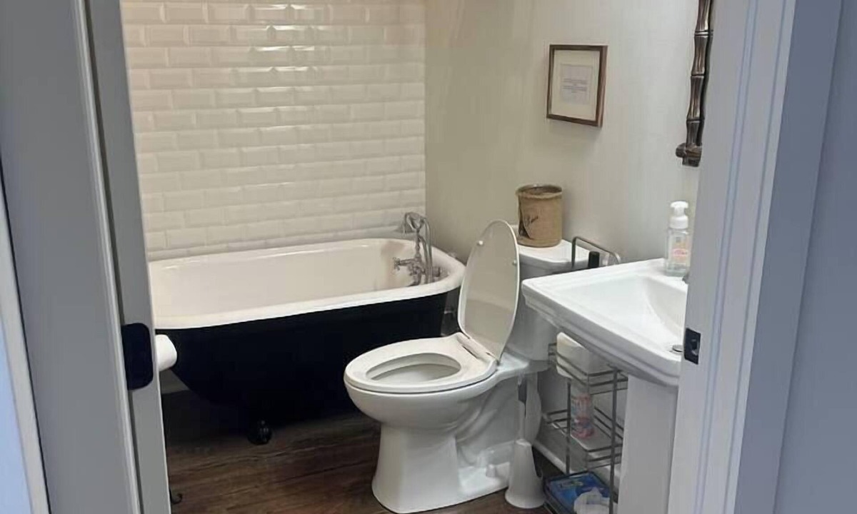 Pawhuska Apartment | The Cross Bell Downtown 205