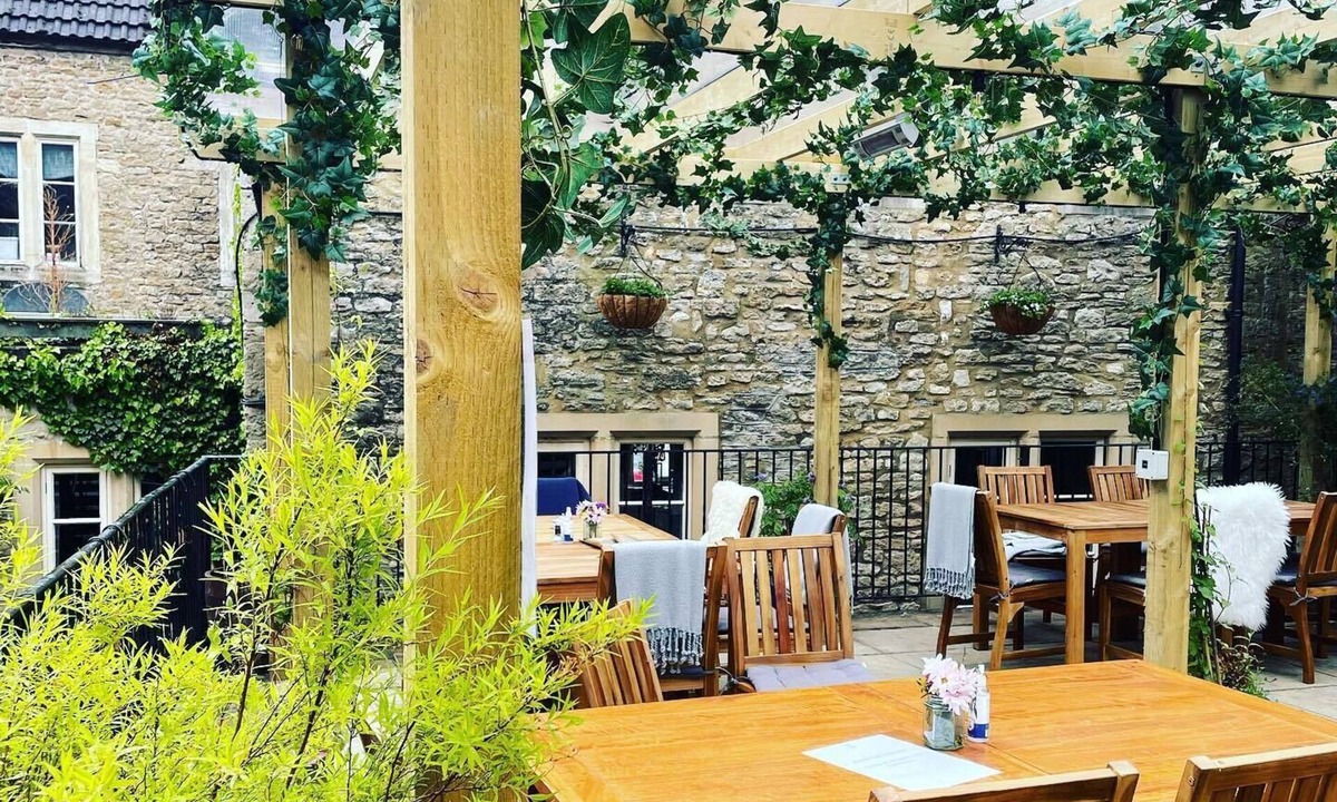 Rode Hotel | The Cross Keys