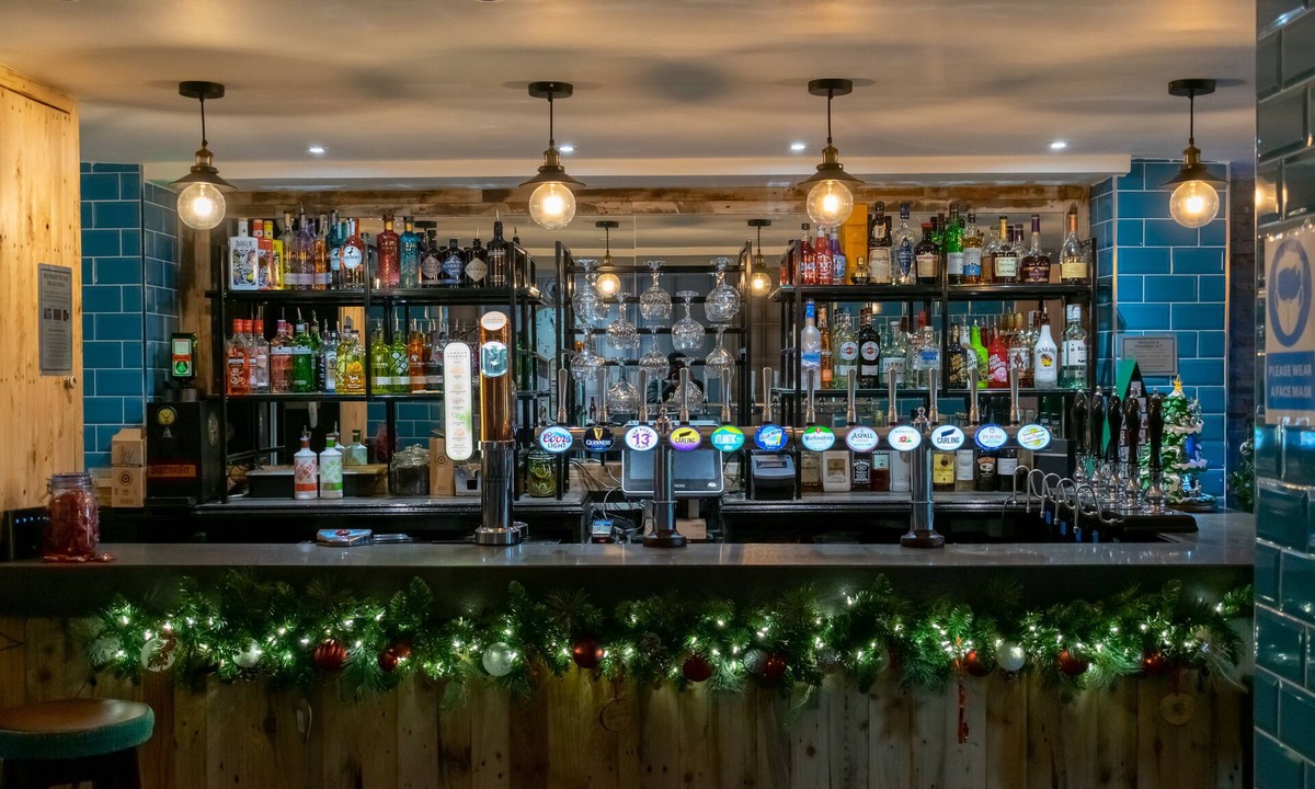 Standish Bed & Breakfast | The Crown at Worthington