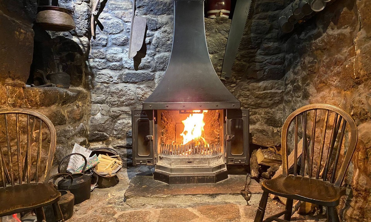 Lanlivery Hotel | The Crown Inn