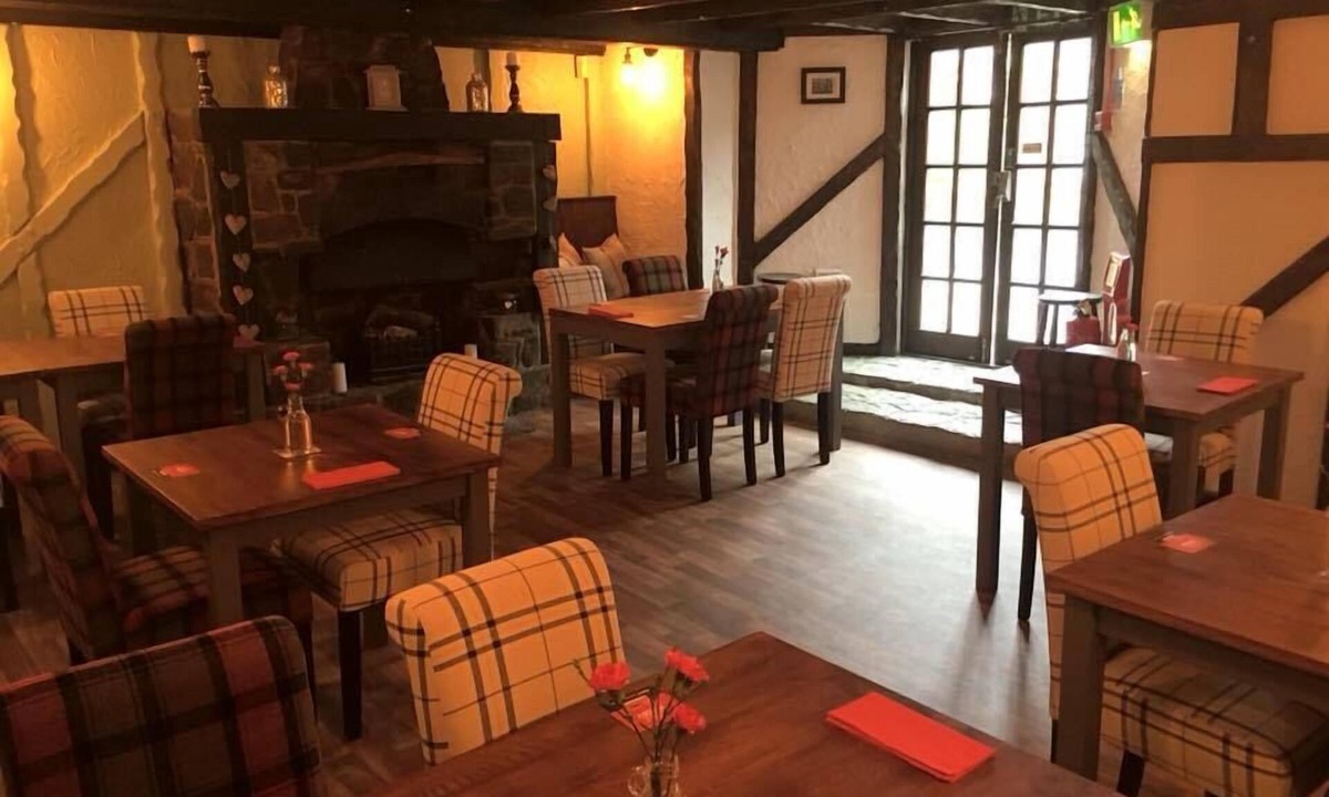 Rhayader Hotel | The Crown Inn