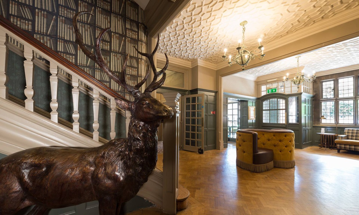 New Forest District Hotel | The Crown Manor House Hotel