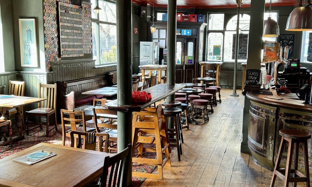 Peninsula House | The Crown Rooms