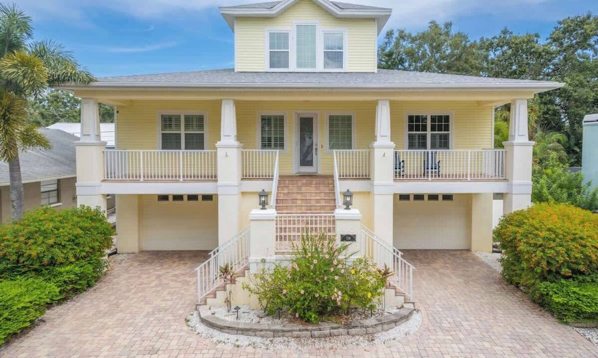 Crystal Beach House | The Crystal Breeze House