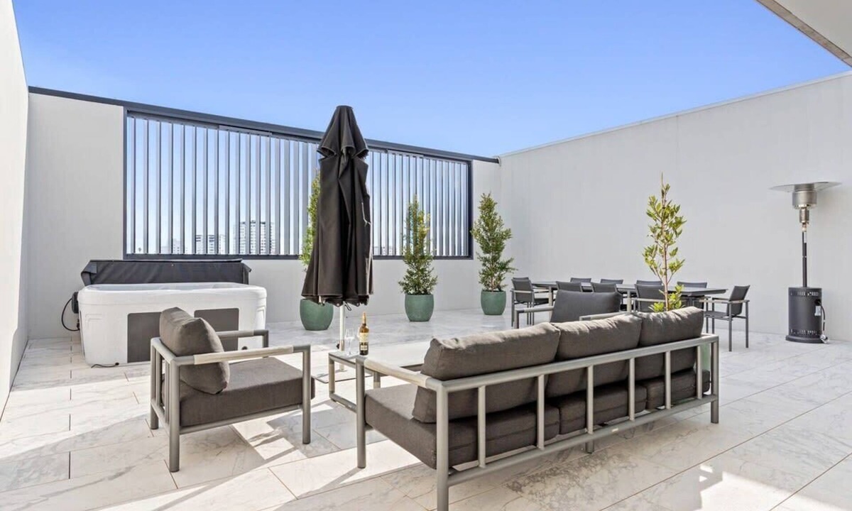 Newton House | The Cube on Upper Queen Street