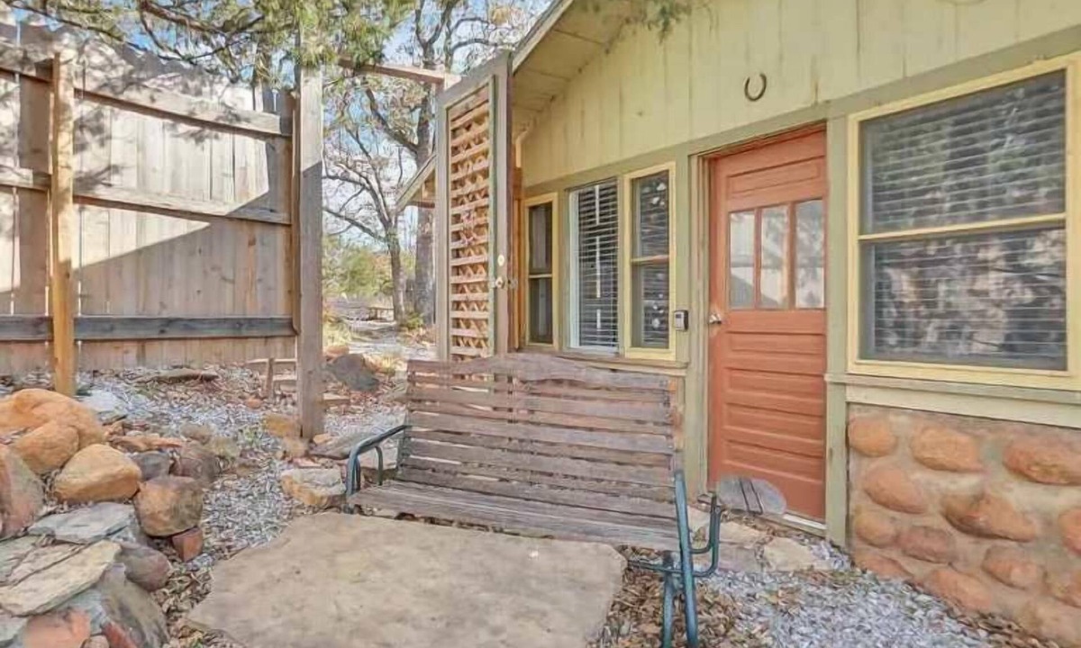 Medicine Park Apartment | The Cubhouse at Triple Z