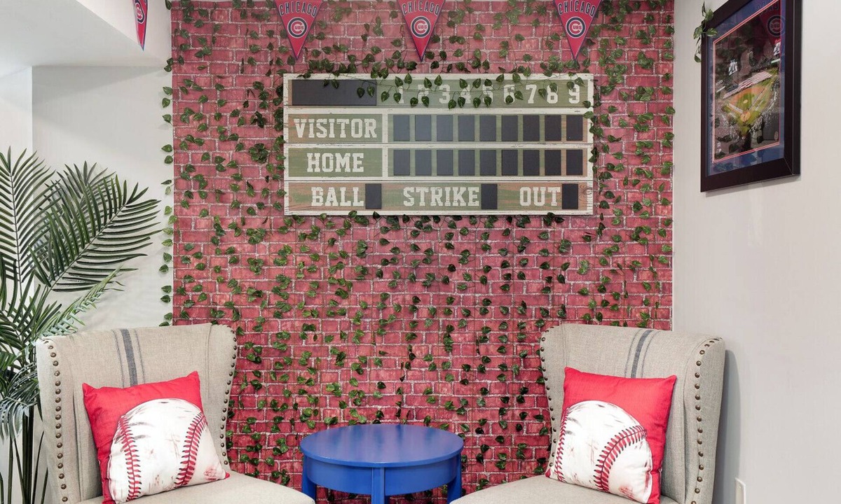 Lakeview Apartment | The Cubs Dugout | 2 Level Retreat
