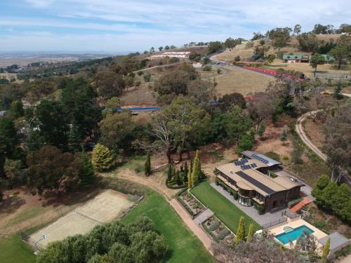 Mount Panorama House | The Cutting Mount Panorama